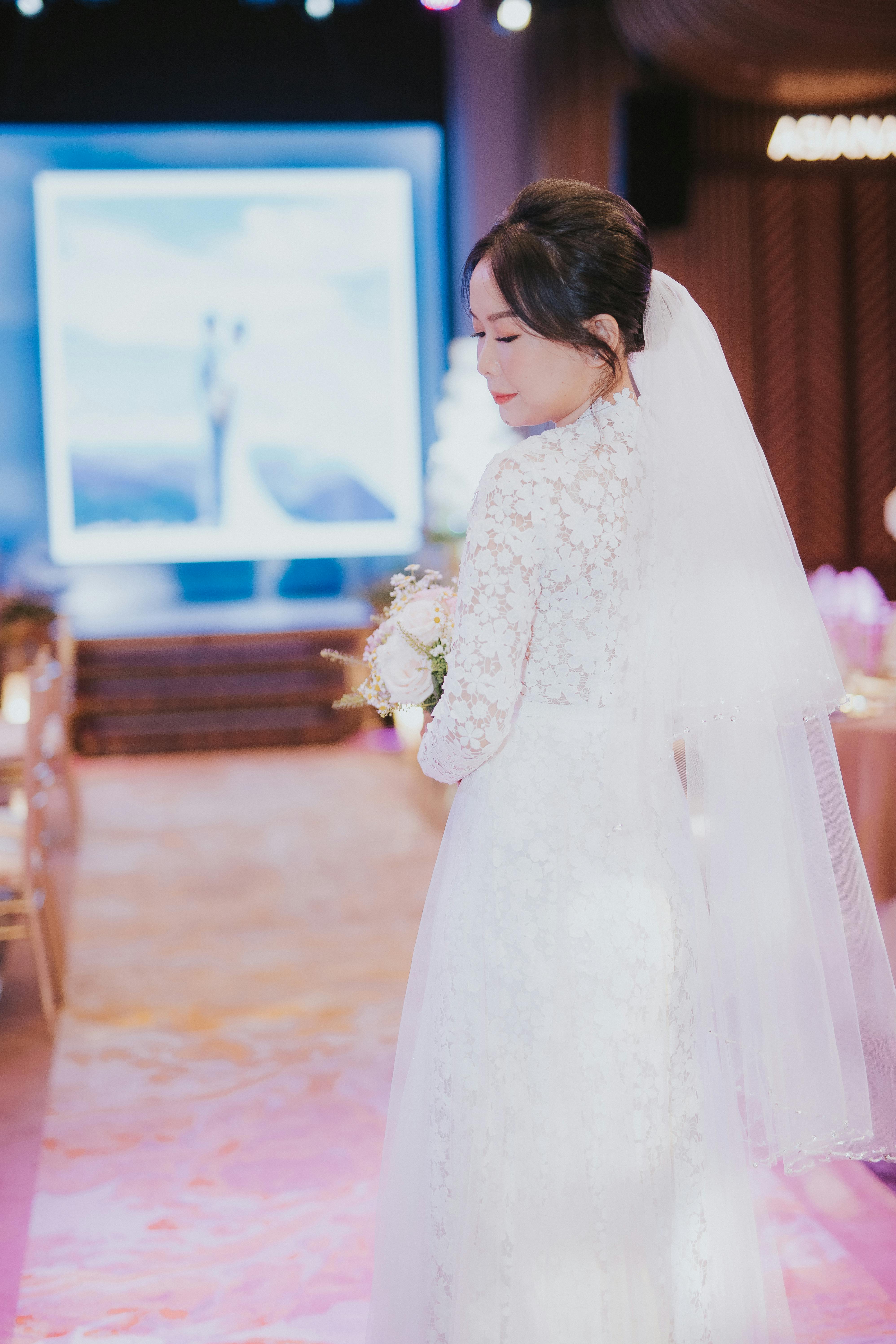 Long Formal Wedding Dresses For Bride With Lantern Sleeve, Bridal Dress  Sexy Tube Top Dress, Luxury Off Shoulder Ball Gown Princess Wedding  Photos,champagne-M price in Saudi Arabia | Amazon Saudi Arabia |